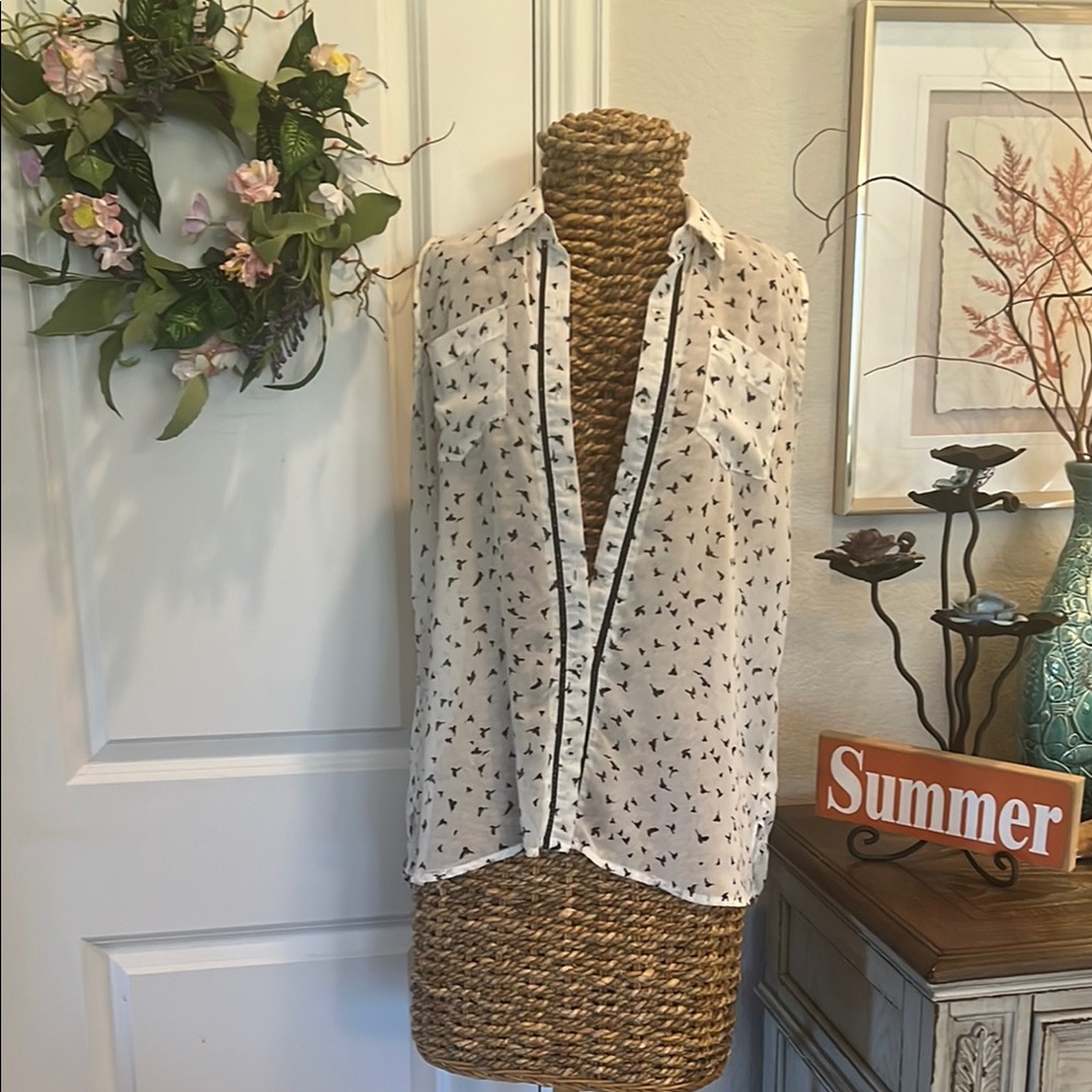 White Sleeveless Blouse with Buttoned Dress Shirt Collar& Front pockets
